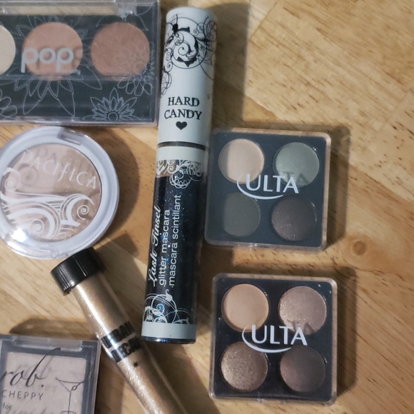 Eyes! Brand new/sealed makeup - Picture 2 of 4